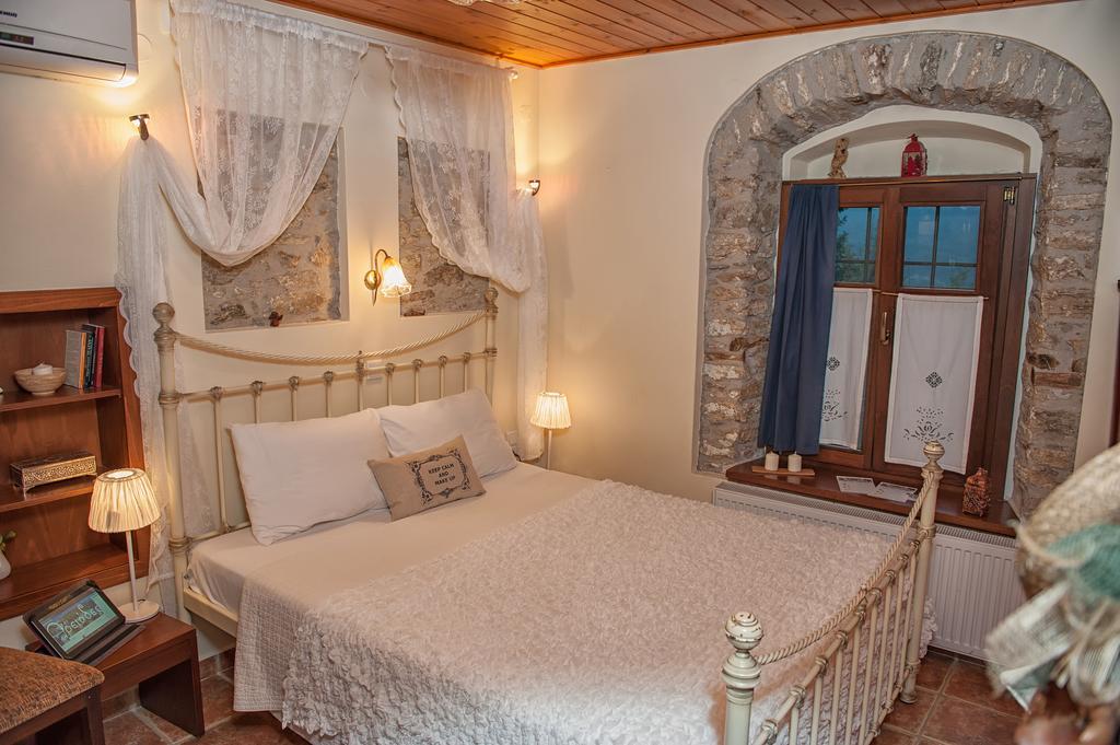Oriades Hotell Mourésion Rum bild